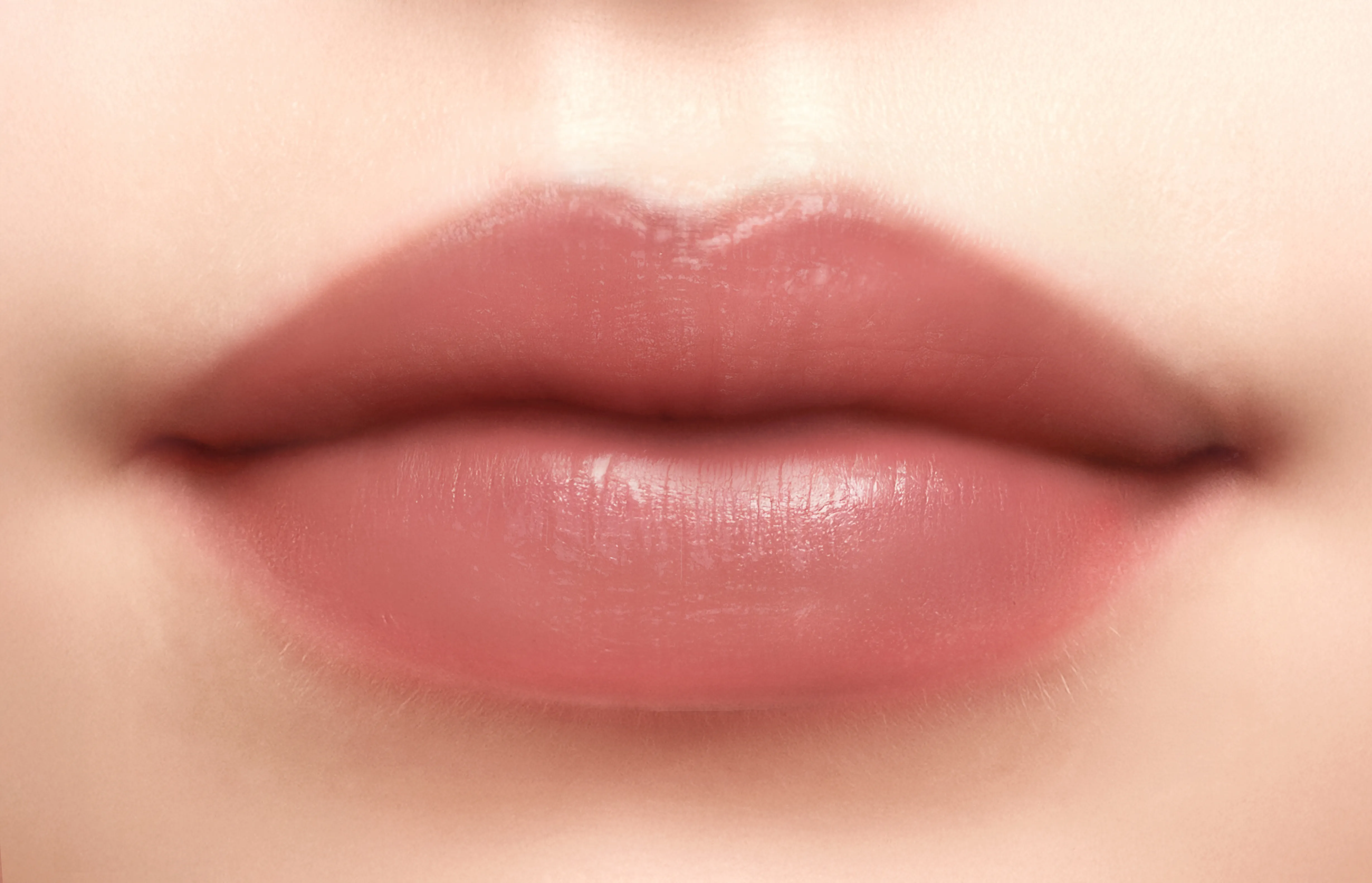 植萃柔光简彩唇颊膏 — shade 01 以柔 on lips
